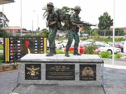 Đài Kỷ Niệm Việt-Úc tai Dandenong , Victoria, Australia